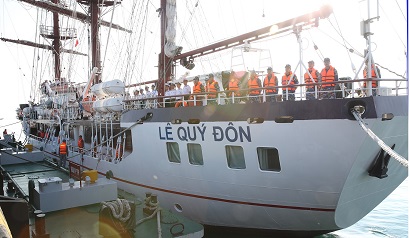โรงเรียนนักเรียนนายเรือเวียดนาม จัดพิธีส่งเรือใบฝึก 286-Le Quy Don พร้อมนักเรียนนายเรือออกเดินทางเยือนเมืองท่าสิงคโปร์